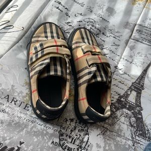 Kids Burberry Sneakers size 34